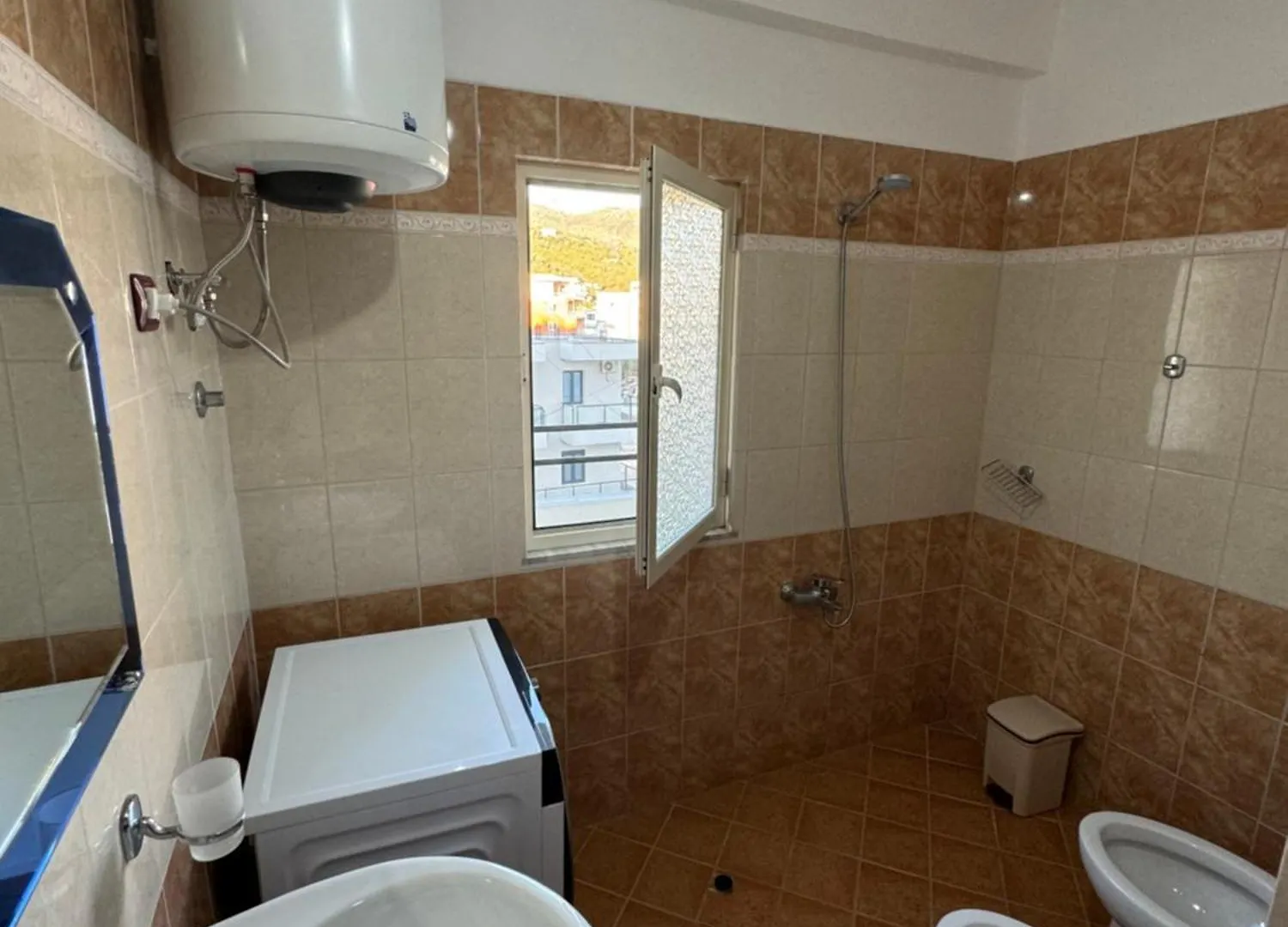 Himara Apartment 0*, Химара